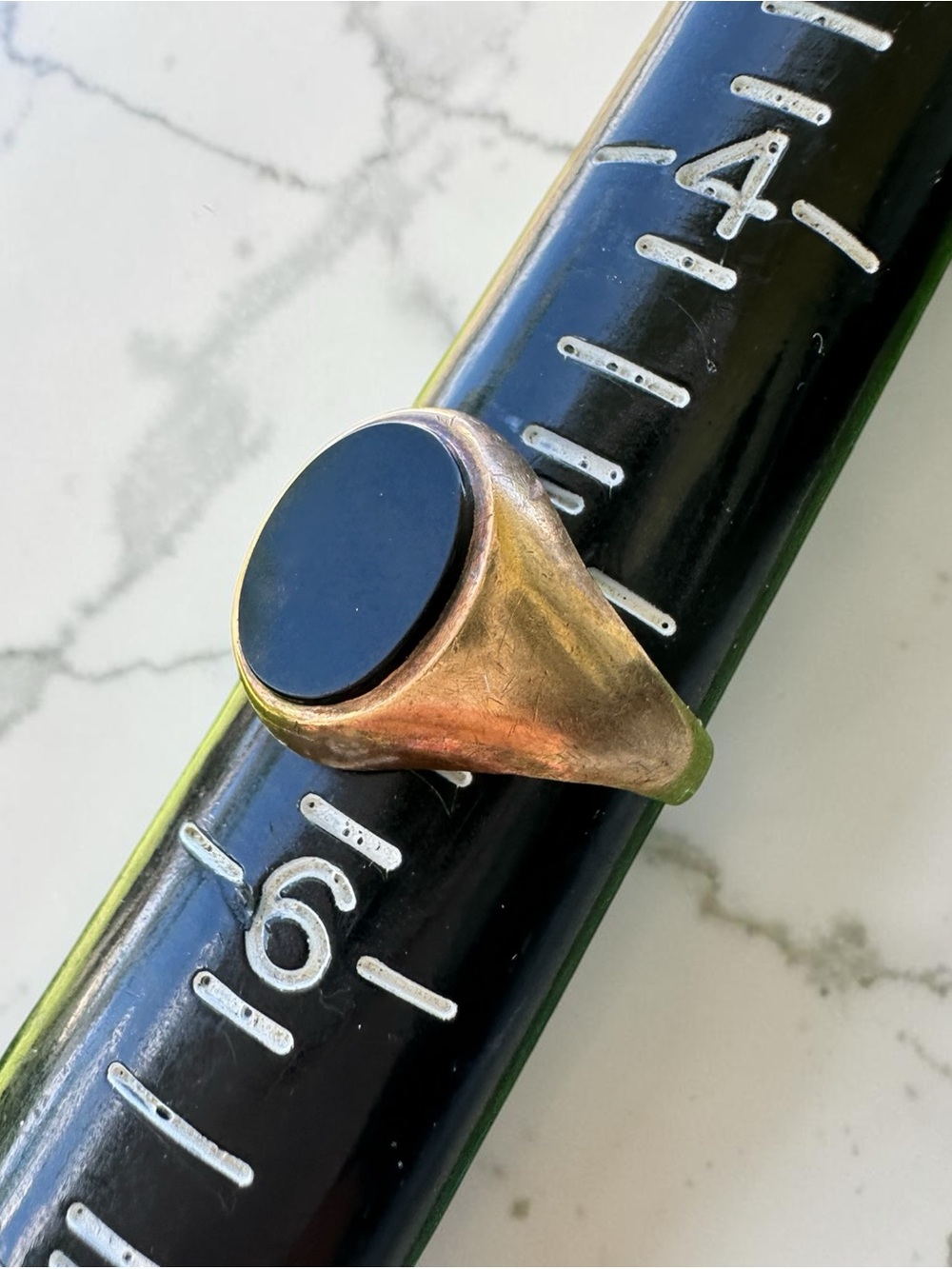 Vintage UK 9K Yellow Gold Black Onyx Signet Ring - Size 5 (2.1g - Picture 6 of 11